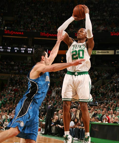 费支撑中场 费支撑中场